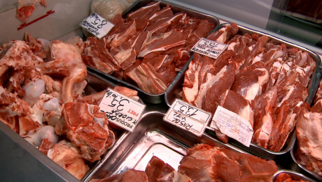Plafonarea adaosului comercial pentru alimentele de bază prelungită după 31 ianuarie