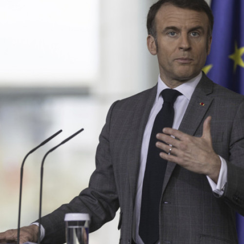 Macron cere Rusiei să înceteze focul în Ucraina
