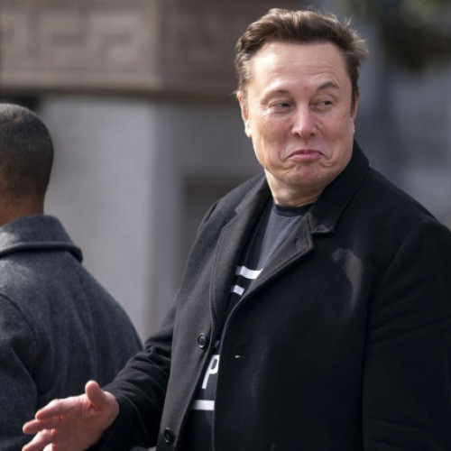 Elon Musk îl critică dur pe Peter Navarro