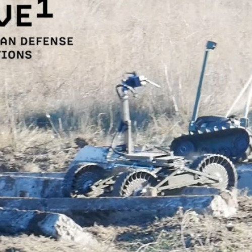 Ucraina dezvoltă noi drone terestre controlate prin fibră optică