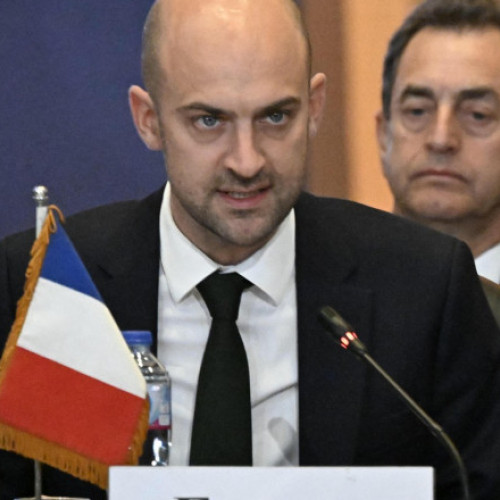 Algeria expulzează 12 oficiali francezi, iar Franța avertizează asupra consecințelor