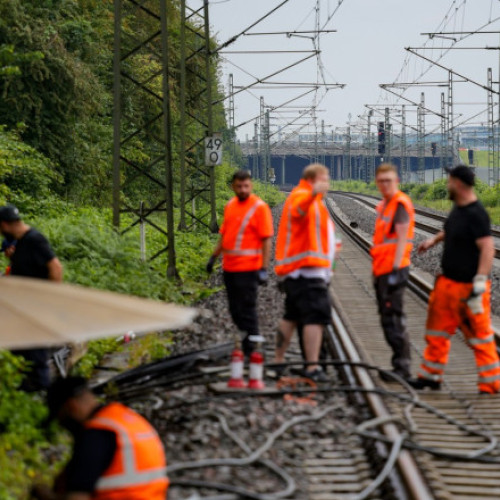Traficul feroviar între orașele Duisburg și Dusseldorf a fost perturbat de un incendiu la cabluri. Autoritățile suspectează un sabotaj