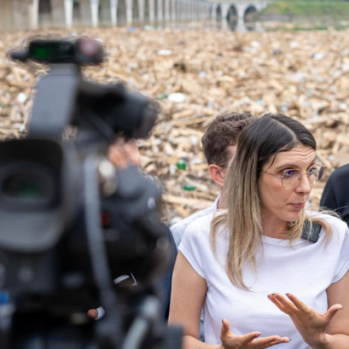 Peste 200 de persoane intervin la Borca și Fărcașa, după inundații. Diana Buzoianu: „La Neamț e o bombă cu ceas”