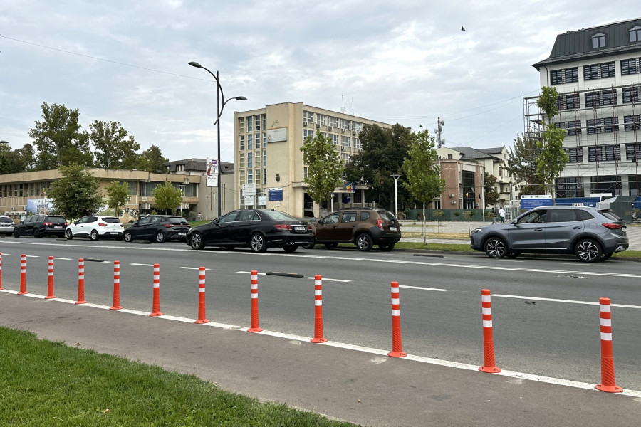 Trafic haotic în intersecția centrală a Sloboziei, cu staționări discutate