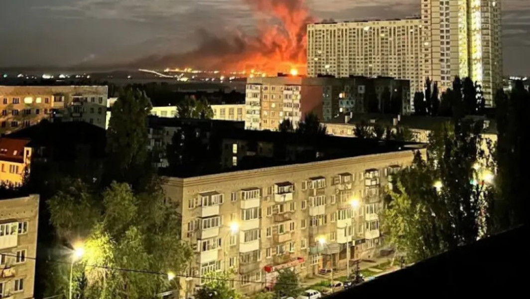 Forțele ucrainene au atacat rafinăria rusă Saratov, provocând incendii și explozii