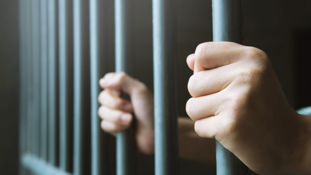 Zece deținuți suspectați de trafic de droguri în penitenciare, cercetați de DIICOT