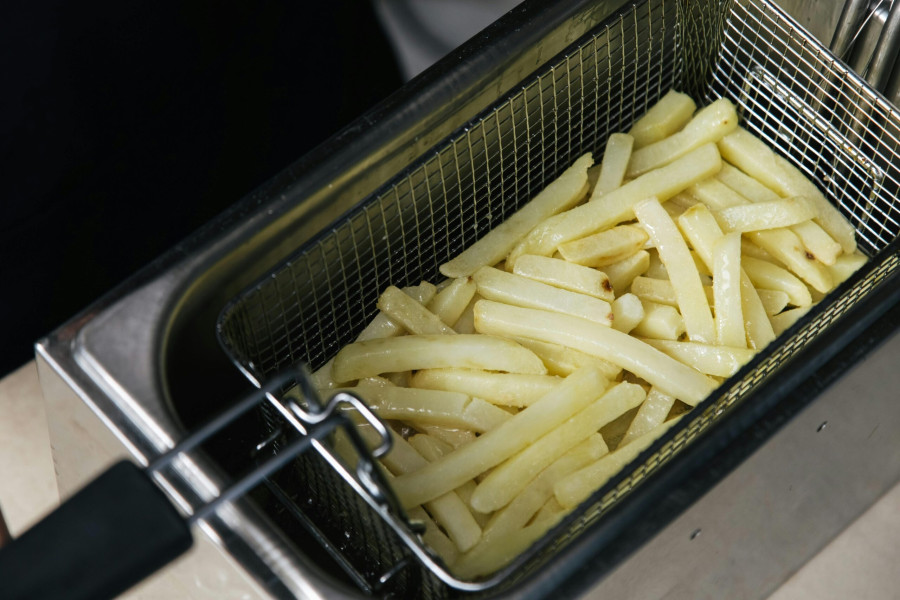 Fetești amenajează puncte de colectare pentru ulei alimentar uzat