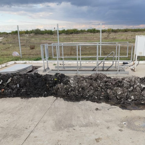 Probleme la stația de pompare Fetești din cauza deșeurilor în canalizare